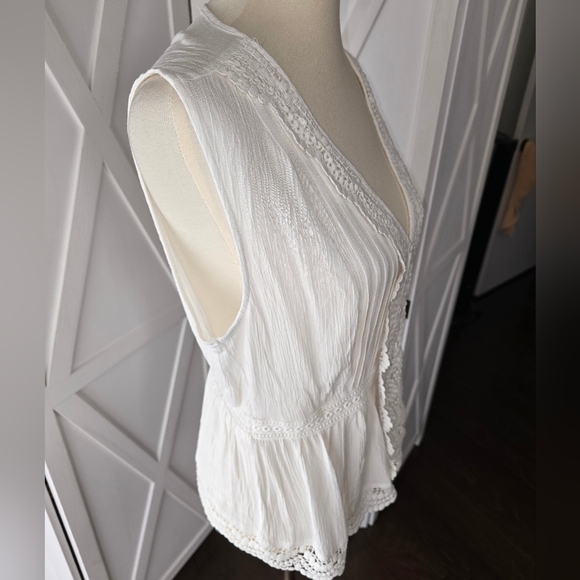 American Rag Juniors' Lace-Trim Sleeveless White Top - Picture 3 of 9